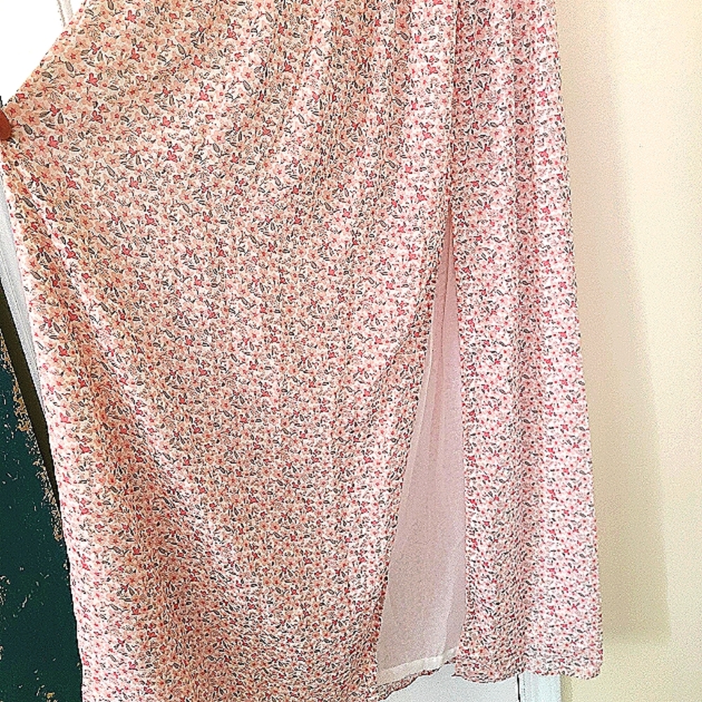 Maxi dress, floral print, nicely lined, smock-top with largely poofed sleeves.